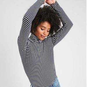❌SOLD❌Banana Republic Women’s Striped Turtleneck Black White Long Sleeves